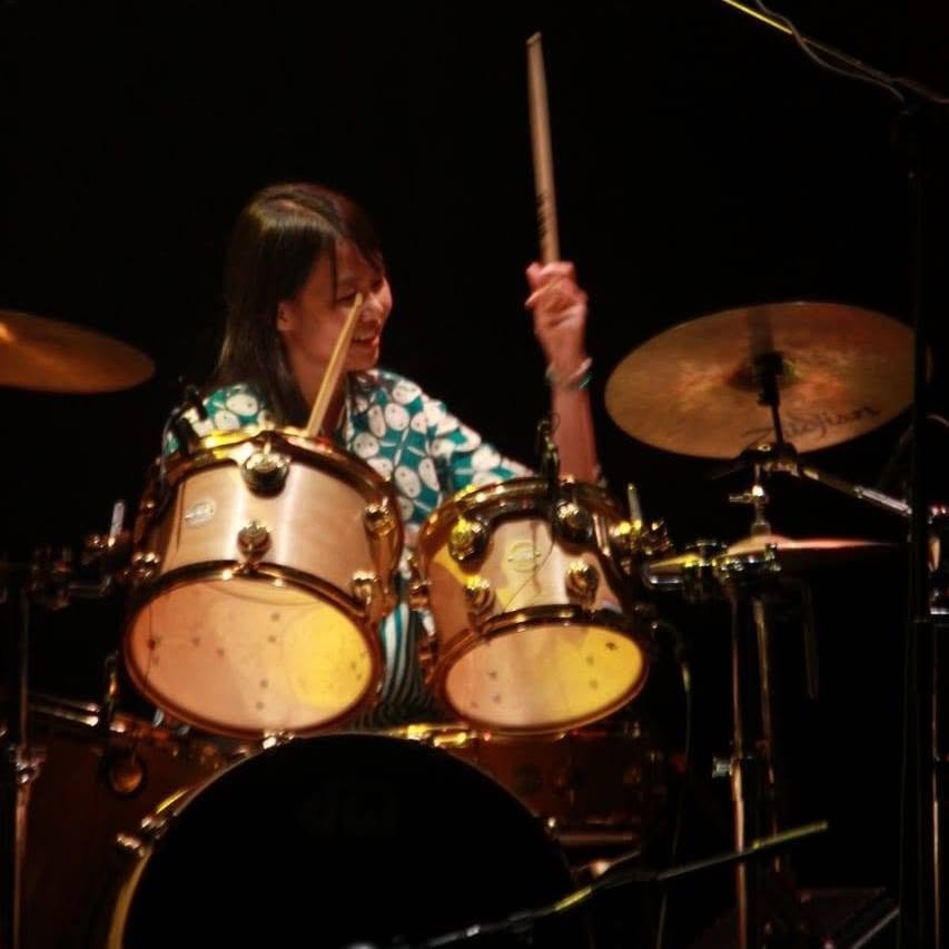 Penampilan Panggung Drum Solo & Konser
